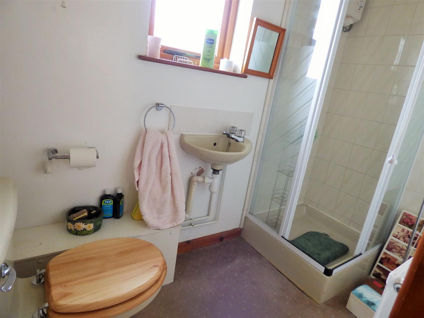 SHOWER ROOM